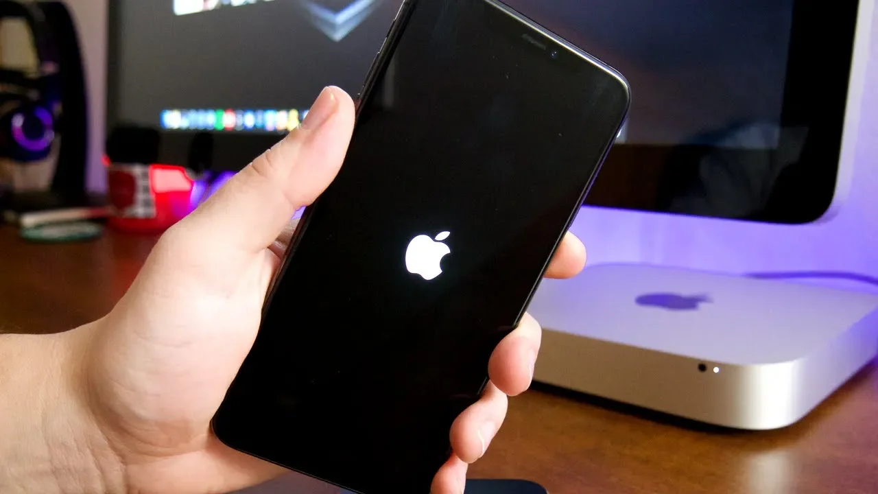 My phone won't turn on or charge, Stopped working