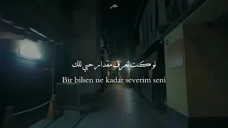                     اشم رائحتك في الهواء     دندنها