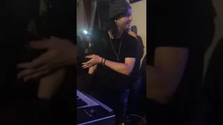 شوفم عبسلام لما يكون رايق دندنها
