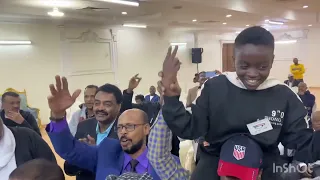 الفنان قذافي عطبرة حفل الاستقلال تجمع الفنانين السودانيين بالرياض 