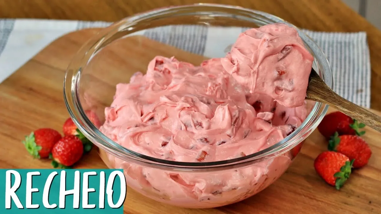 ingredientes: 2 caixas de creme de leite 2 caixas de leite condensado 300g de morango Twitter: .... 