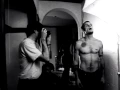 Download Lagu Red Hot Chili Peppers - Suck My Kiss [Official Music Video]