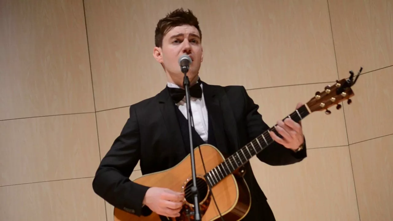Emmet Cahill - Cavan Girl ( Lyrics) Emmet Cahill - Cavan Girl ( Lyrics)