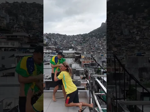 Gringo não quer sair da favela 😂
