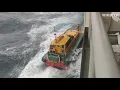 Omg! 😱 Lady pilot disembarked the ship on rough weather