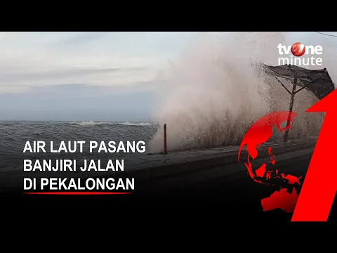 Detik-detik Air Laut Pasang Banjiri Jalan di Pekalongan