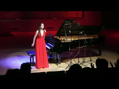 Astri, Konsertpianist, bild 3
