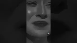 مسحت دموعي وكلت عادي مو اول مره انام زعلانه 