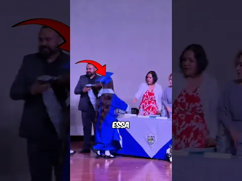Ela ignorou o diretor da escola na formatura😳❤️