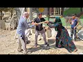 Download Lagu “Agent valt werknemers aan in Hajar’s keuken | Intense Klas