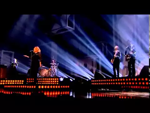 Download MP3 Adele - Rolling in the Deep (Brit Awards 2012) HQ