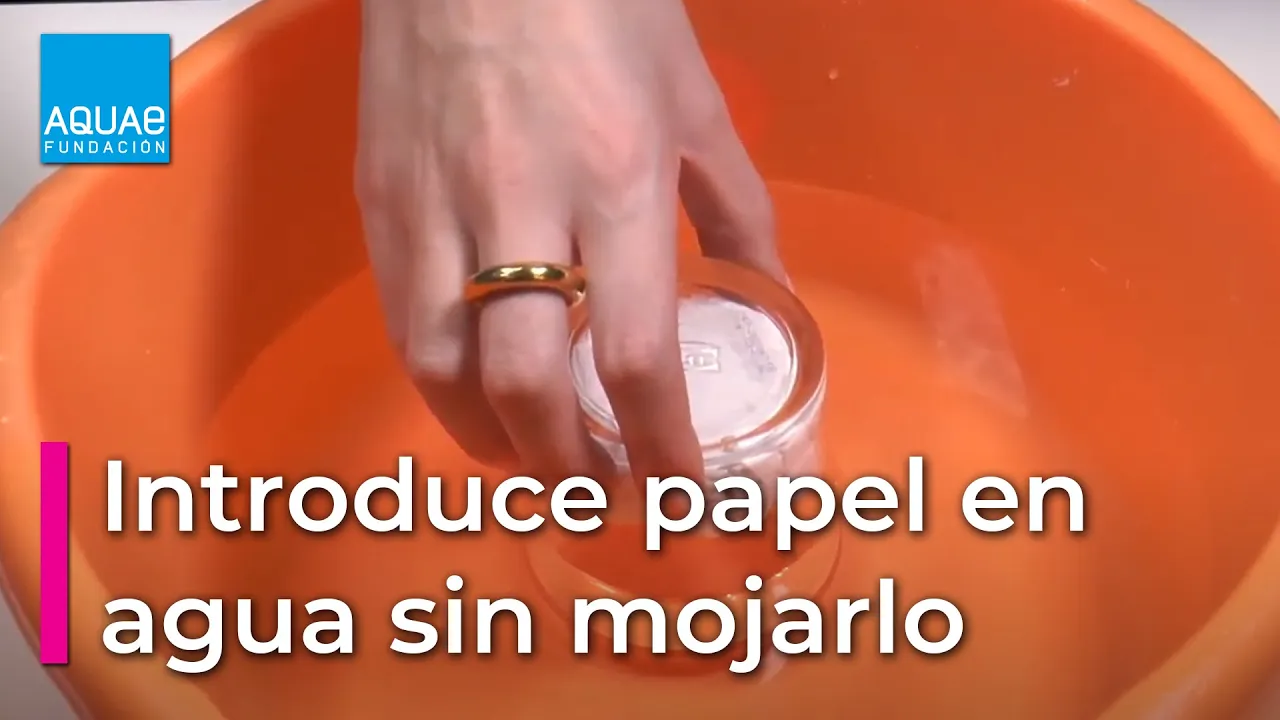 ¿Serías capaz de meter un PAPEL en el AGUA sin que se moje? | Experimentos