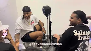 Quimico Ultra Mega Junto a El Poeta Callejero Grabando Barbie Girl Versión Dembow