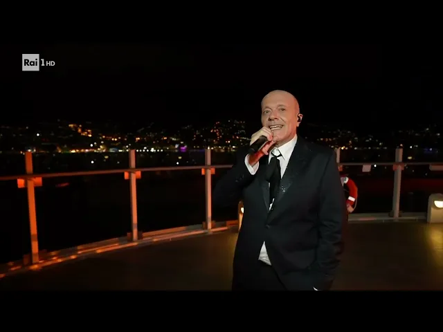 Sanremo 2026 - Max Pezzali canta 'Come mai' e 'Nessun rimpianto'