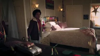 stargirl 1x05 beth wears dr midnites glasses