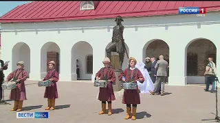 В Омске открыли памятник Петру Первому