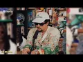 BadBunny Cantando “LO QUE LE PASÓ A HAWAii “ En Tiny Desk