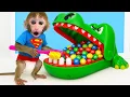 Download Lagu Affe BONBON putzt die Zähne eines Alligators voller M\u0026Ms 🐒🐊🍬