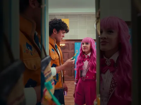 Pink can't stop spilling everyone's secrets! 💄😱 | Locker Diaries: Descendants | Disney Channel