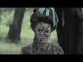 Kaitlyn Dever as a muddy Marie Antoinette in a Hotels com commercial 2024