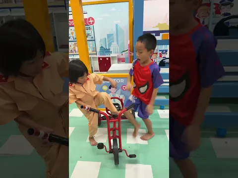 Xe đỏ bỏ ngỏ