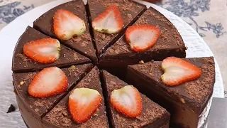 سكنت فبيت خالتي ولما الكل سافر الايجي يسحبـ ني من يدي و 