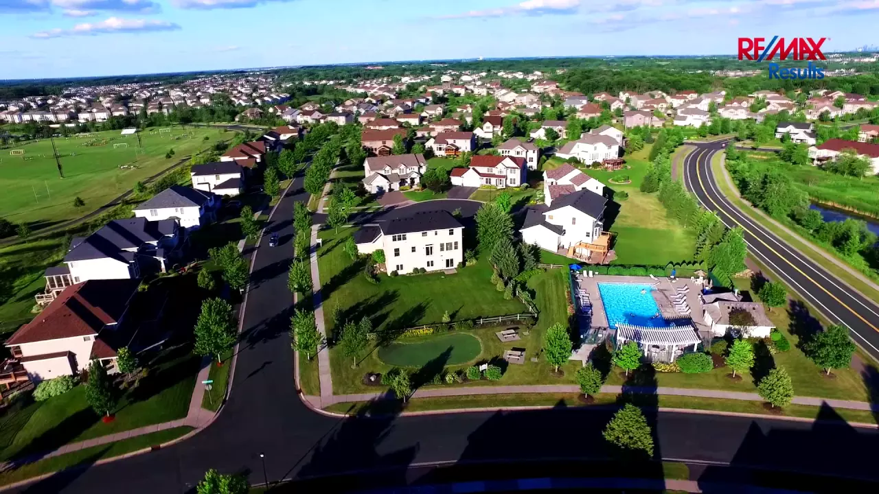 Man Digs a Hole in a Mountain and Turns it Into an Amazing Apartment