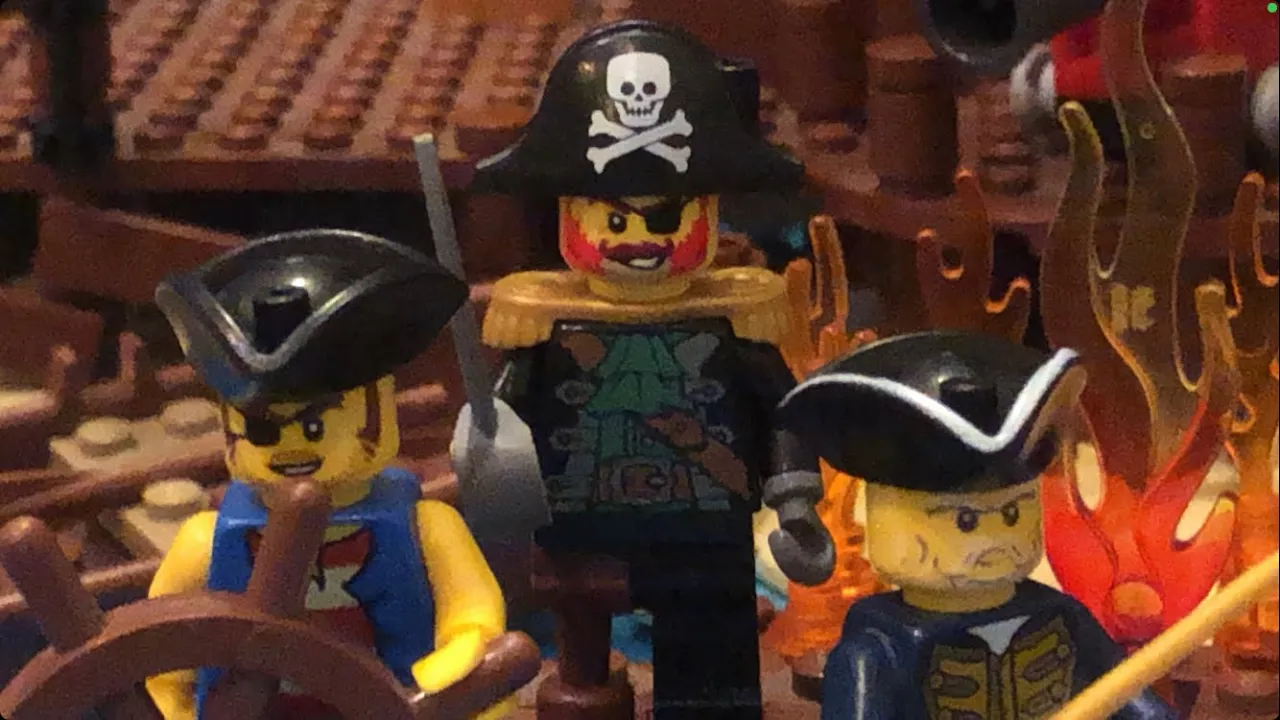 LEGO side by side version of Pirates of the Caribbean 5 - Dead Men Tell No Tales ( Salazar's Revenge. 