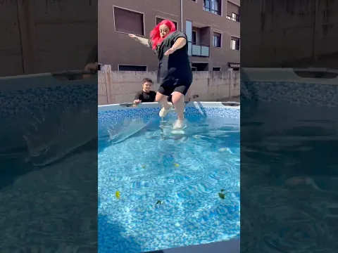 Mis hijos me tiraron a la piscina! 😡 #shorts #shortsfeed #shortsvideo #funny #humor