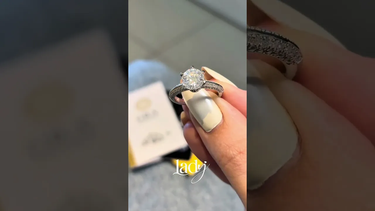Anel Solitário Moissanite  2.36CT