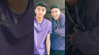 بظهرلك زي العو وبقولك هاها اوو وانت الا اخرك تتخض زي القطة تقول نوو دندنها