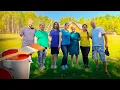 Download Lagu Het leven van een gezin en in de dierenwereld op de boerderij in het bos. De gasten zijn vertrokken,