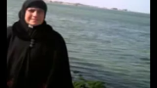 ما تبكيش عليا ياما دندنها