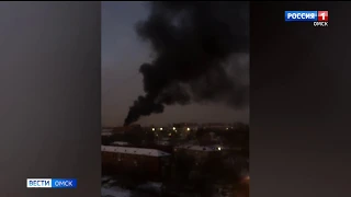 Крупный пожар случился сегодня рано утром в центре Омска