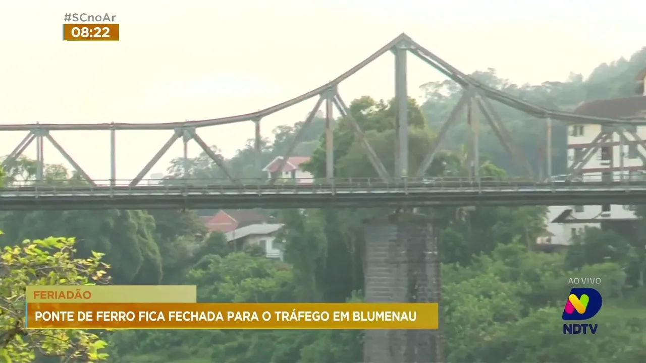 Tráfego de veículos na Ponte de Ferro, em Blumenau, está interditado