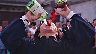 شاب بيستخدم اغرب اسلوب قتال فى العالم مش بيعرف يقاتل الا وهو سكران ملخص فيلم 2 Drunken Master 