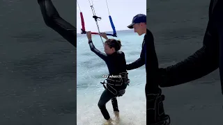 Teaching the youngest to kitesurf! 🤩 #sailingfamily #kitesurfing #learning #sailinglife