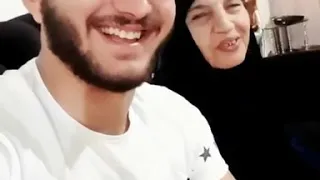 من و مادر بزرگم ب زبان لری حرف میزنیم کیا فهمیدن چی میگیم 