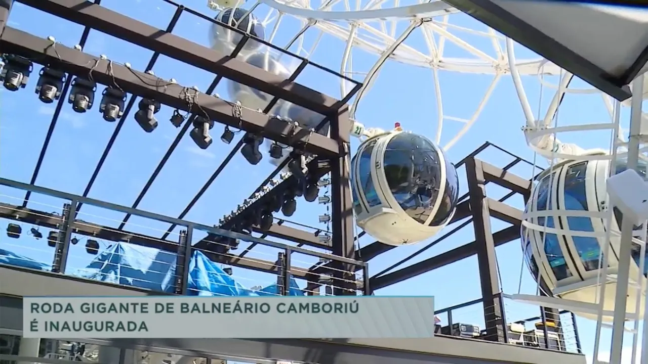 Roda-gigante de Balneário Camboriú é inaugurada