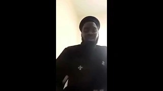 أبونا جوزيف جون يرنم ترنيمة ياام النور ياجميلة دندنها