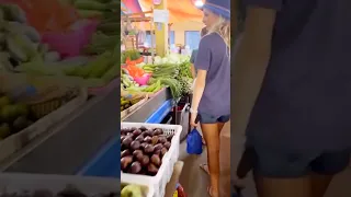 Fresh food, selfies, and babies… an interesting mix to find in a market! #sailingfamily #indonesia