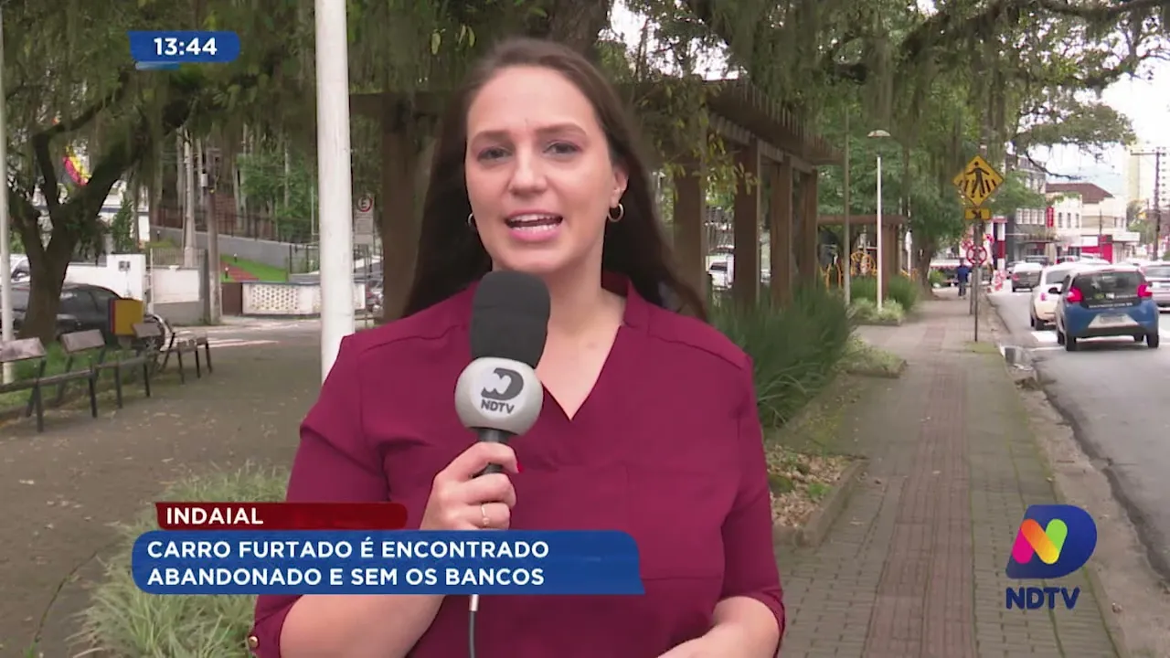 Indaial: carro furtado é encontrado abandonado sem os bancos