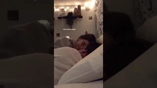 والشوق بيبات ياحبيبي في حضني ساعات 