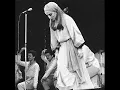 Fairuz- saalouny el nas ( live in baghdad 1975)