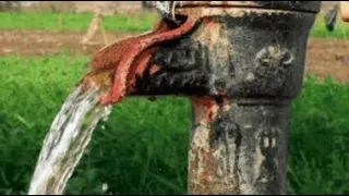 قصيده البيوت كانت علي الطوب ولا تشطيب ولا كهارب وفي كل حيطه الف شق والشقوق فيها عقارب   رائد عادل دندنها