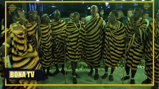 angalia wamasai wakicheza ngoma ya kwao wawaacha mdomo wazi wazungu