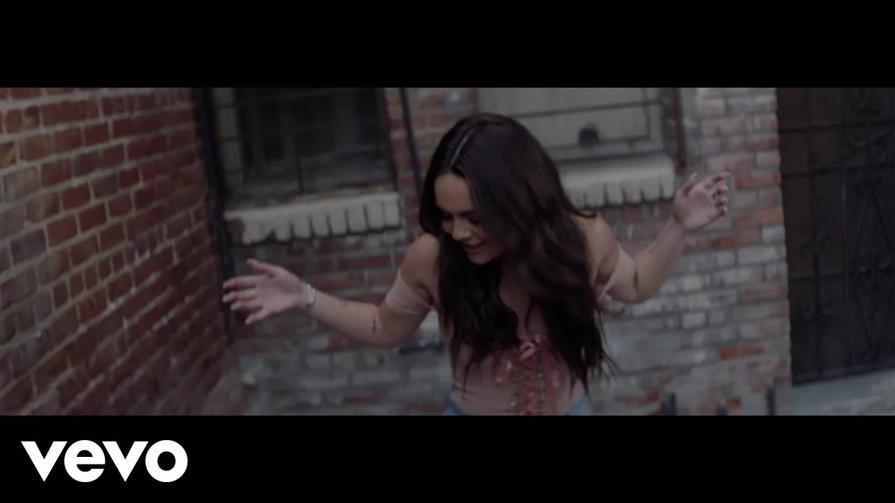 Man swaps $28,000 diamond with fake in jewelry store