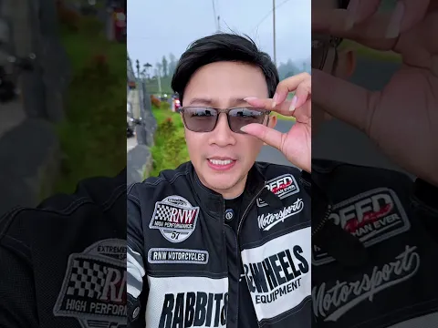 Kacamata baca dan jalan keren