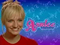 The Ashlee Simpson Show - S01E01 "Ashlee Moves Onward and Upward"