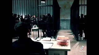 الحفره في السجن 